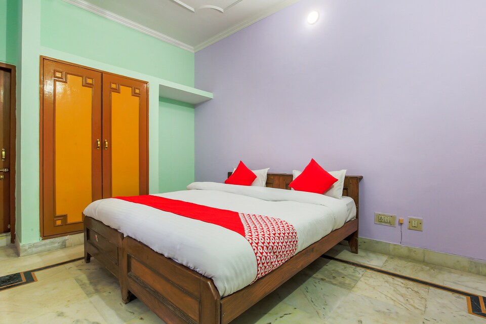 OYO 37175 Divyata Palace, Aliganj Lucknow, Lucknow