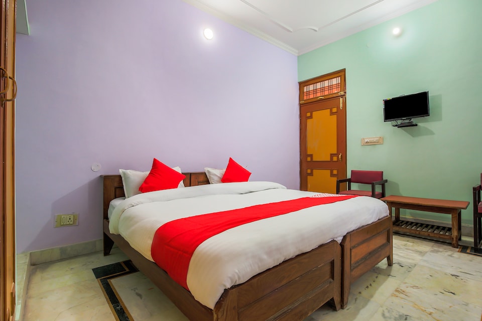 OYO 37175 Divyata Palace, Aliganj Lucknow, Lucknow