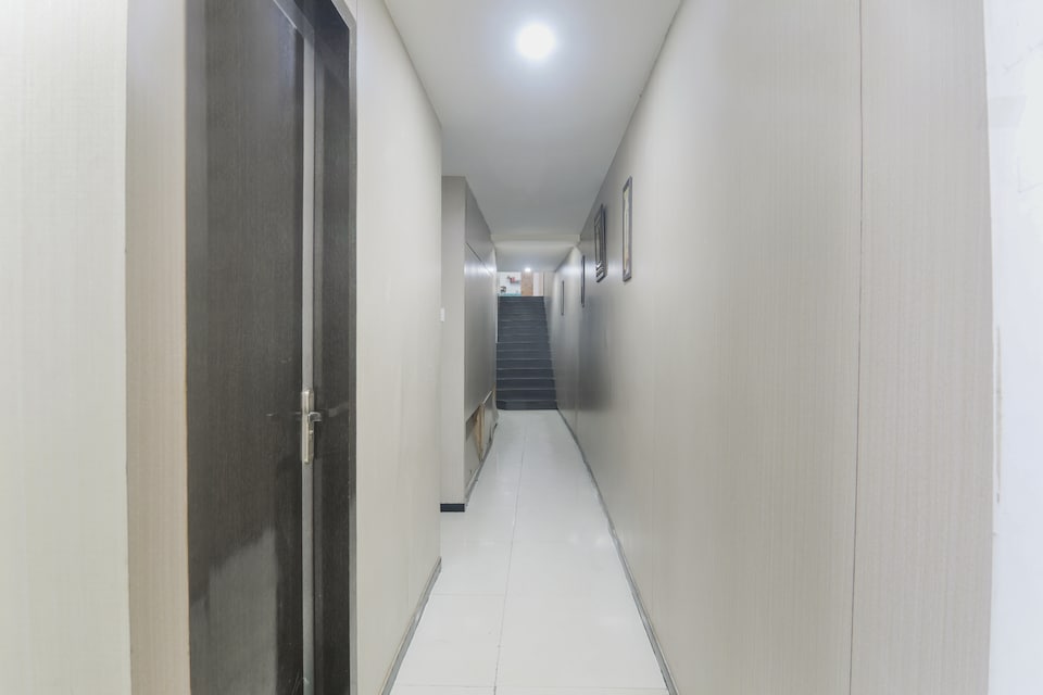 Collection O Eden Residency, Laitumkhrah, शिलांग