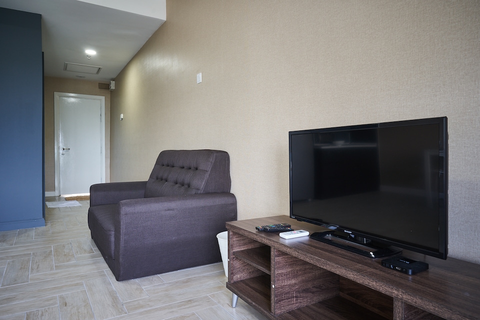 OYO Home 1049 Modern 1BR Empire City Marriot, Damansara Perdana, Petaling Jaya