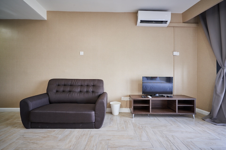 OYO Home 1049 Modern 1BR Empire City Marriot, Damansara Perdana, Petaling Jaya