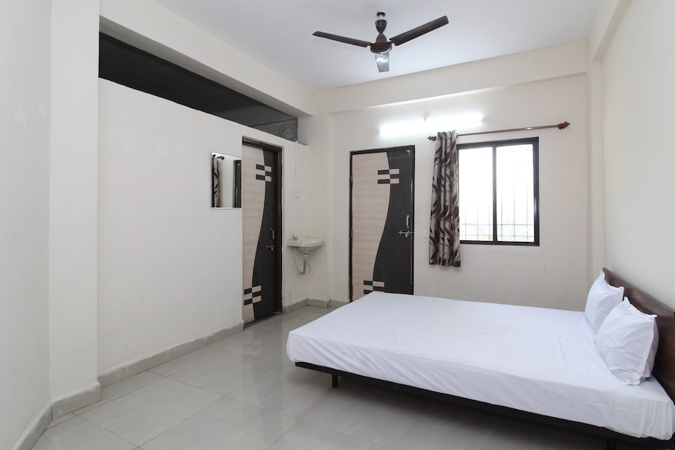 OYO 37198 Matoshree Niwas, Lonavala Market, Lonavala