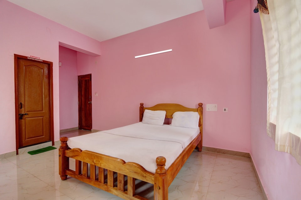 SPOT ON 37203 Royal Comforts, Shivamogga, Shivamogga