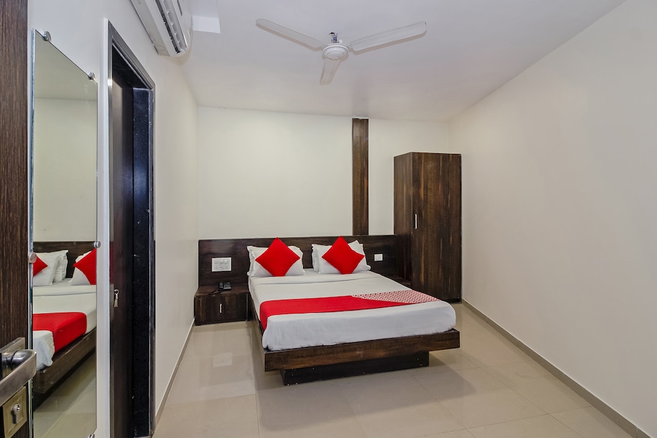 LIVE as MUM2797, Mumbai International Airport, Mumbai