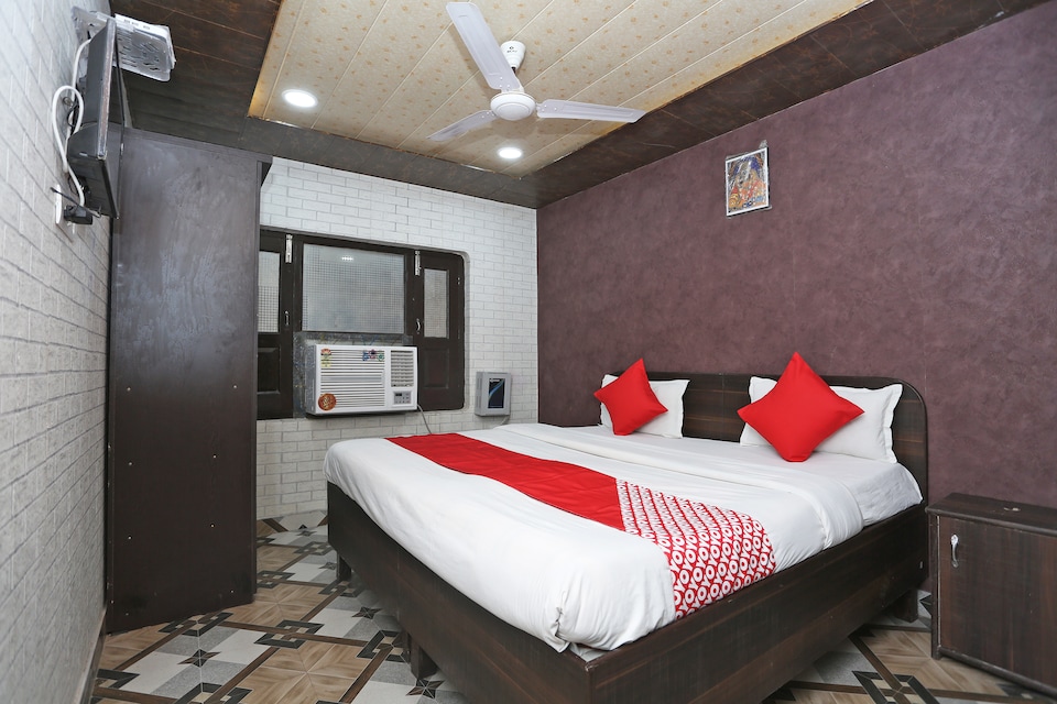 OYO 37240 Swami Haridas Dham, Banke Bihari Mandir Vrindavan, Vrindavan