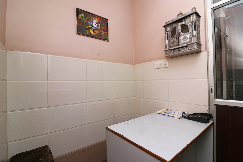 SPOT ON 37255 Paradize Guest House, Faridabad, Faridabad