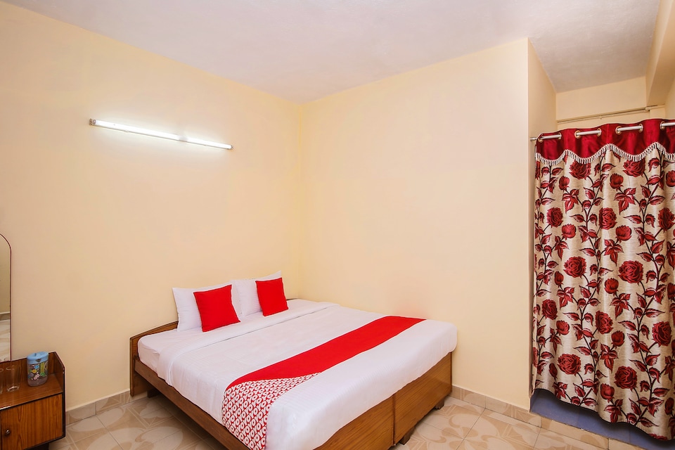 OYO 37276 Byna Palace, Kotagiri City, Kotagiri