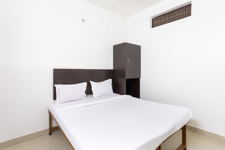 SPOT ON 37282 Omkar Guest House, Mahakal Temple 1, Ujjain