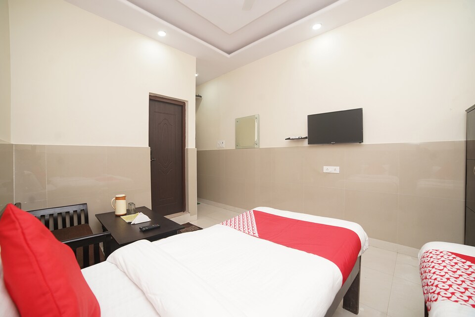 OYO 37288 Ganga Hotel And Restaurants, Tikonia Haldwani, Haldwani