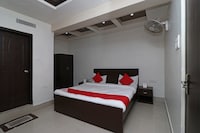 OYO Crystal Guest House