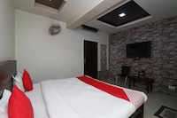 OYO Crystal Guest House