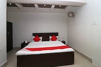 OYO Crystal Guest House