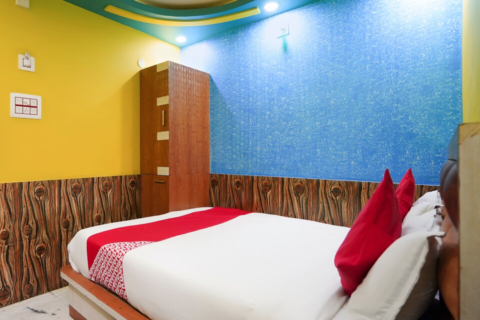 OYO 37334 Hotel Happy, VIP Road Kolkata, Kolkata