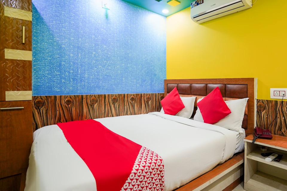 OYO 37334 Hotel Happy, VIP Road Kolkata, Kolkata