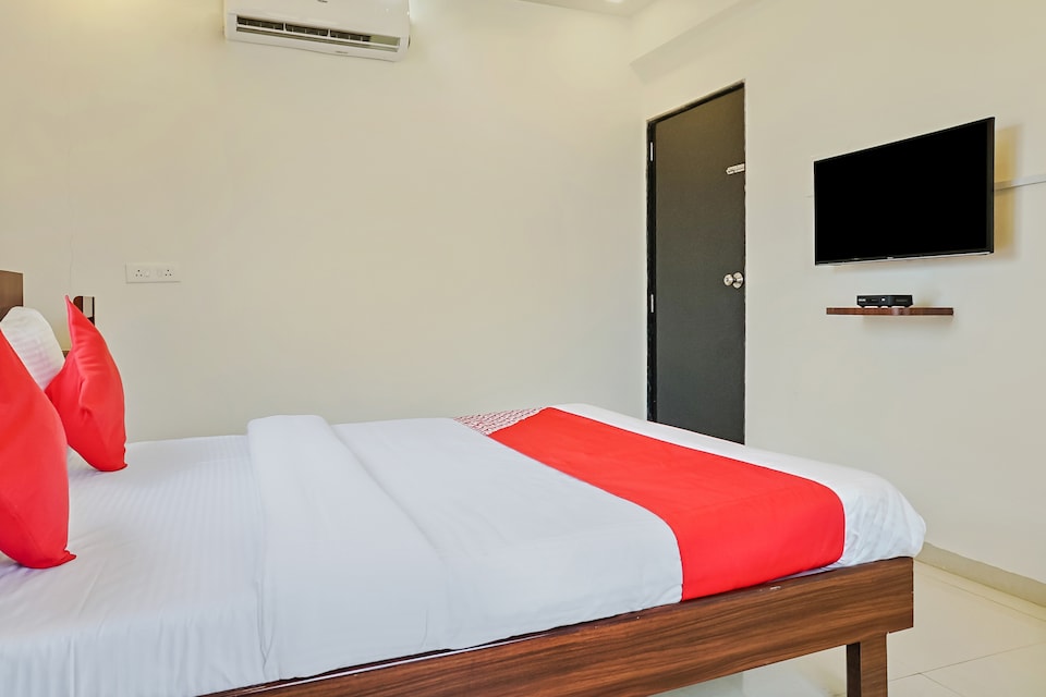 OYO 37338 Balaji Rooms, Kharadi Pune, Pune