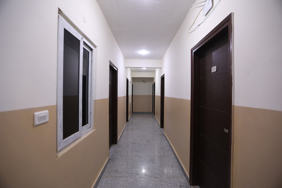 OYO 37345 Hotel Red Flag, Greater Noida, Noida