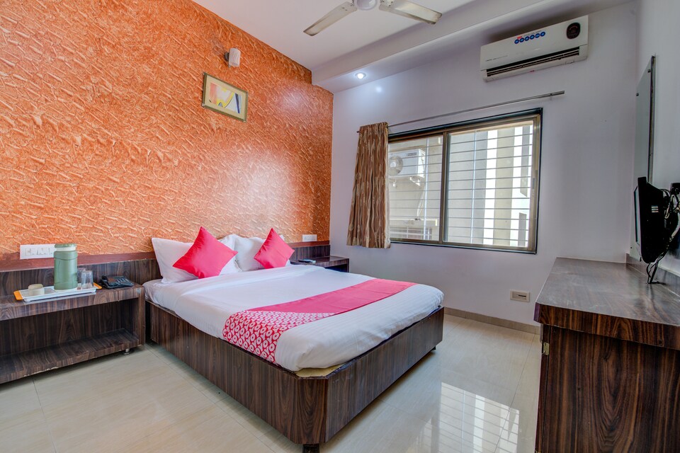OYO 37347 Hotel Saichha, Temple Area Shirdi, Shirdi