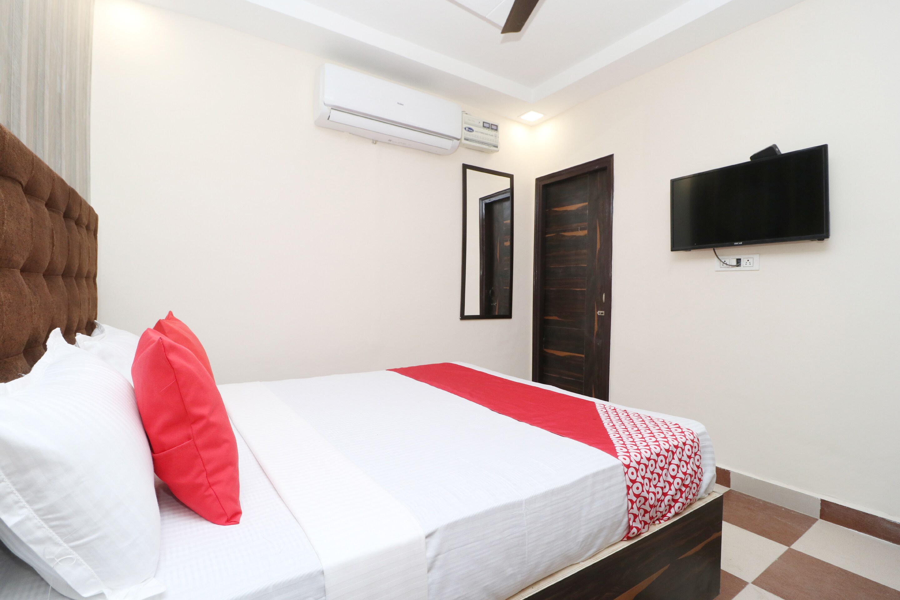 OYO 37351 Hotel Krishna Royal  OYO Rooms Amritsar  Book    711 OYO