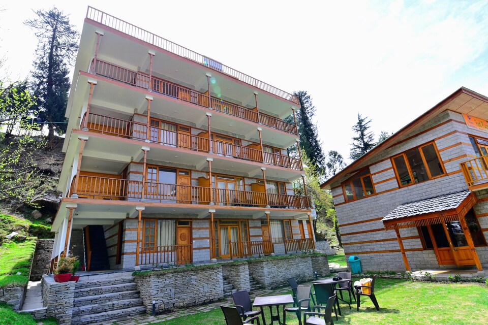 OYO 37358 Shri Krishna Palace, Rohtang Highway, Manali