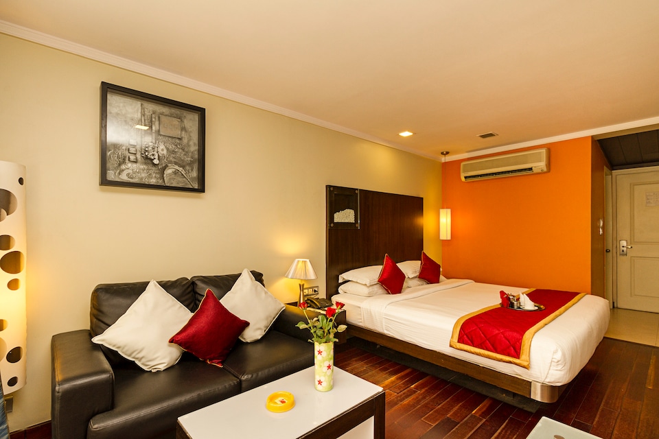 OYO Premium 075 Majestic Race Course, Jayanagar Bangalore, Bangalore