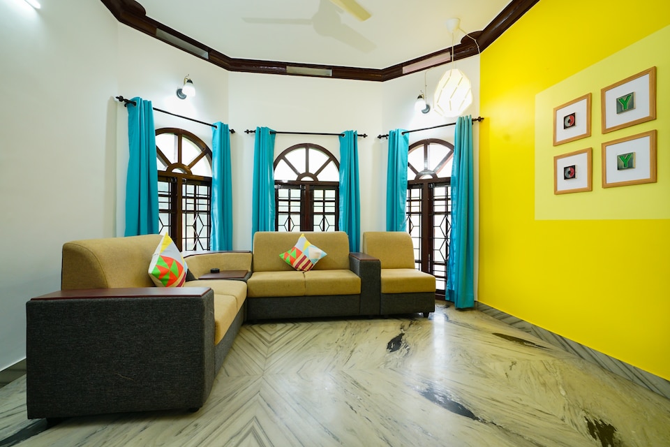 OYO 37407 Spacious Stay, Vytilla Kochi, Kochi