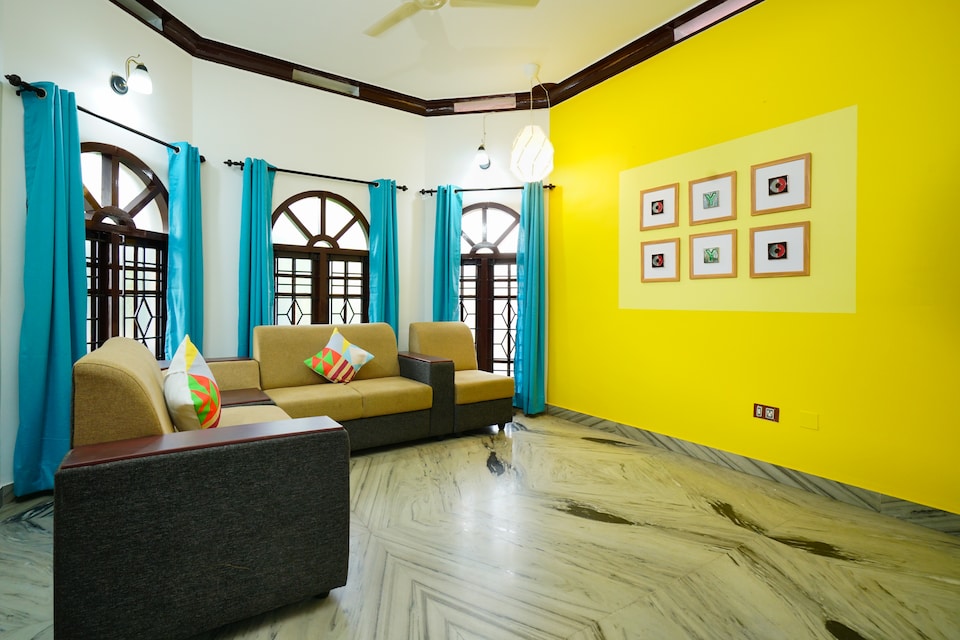 OYO 37407 Spacious Stay, Vytilla Kochi, Kochi