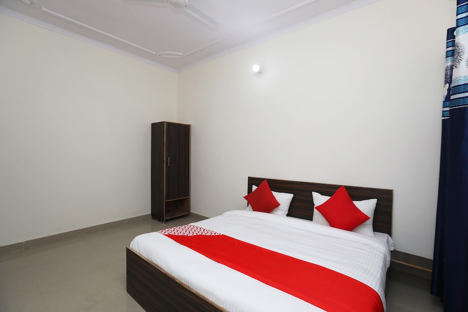 OYO 37408 Diamond Expressway, Greater Noida, Noida