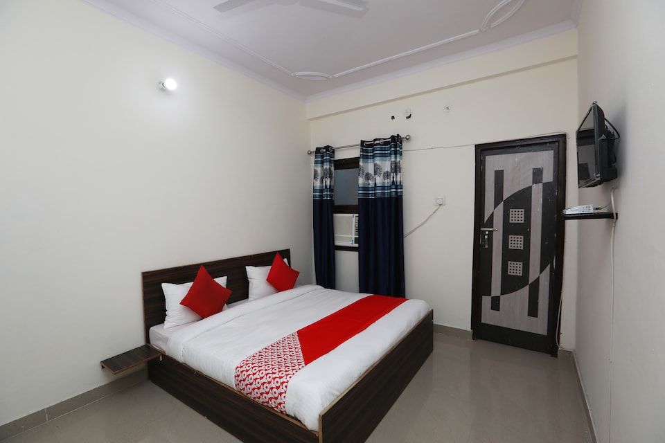 OYO 37408 Diamond Expressway, Greater Noida, Noida