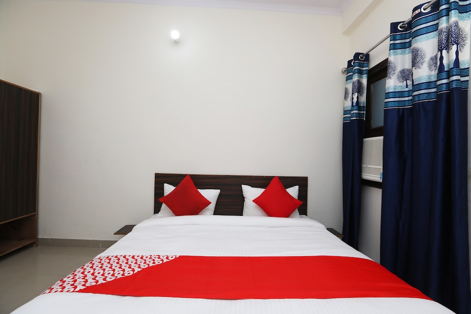 OYO 37408 Diamond Expressway, Greater Noida, Noida