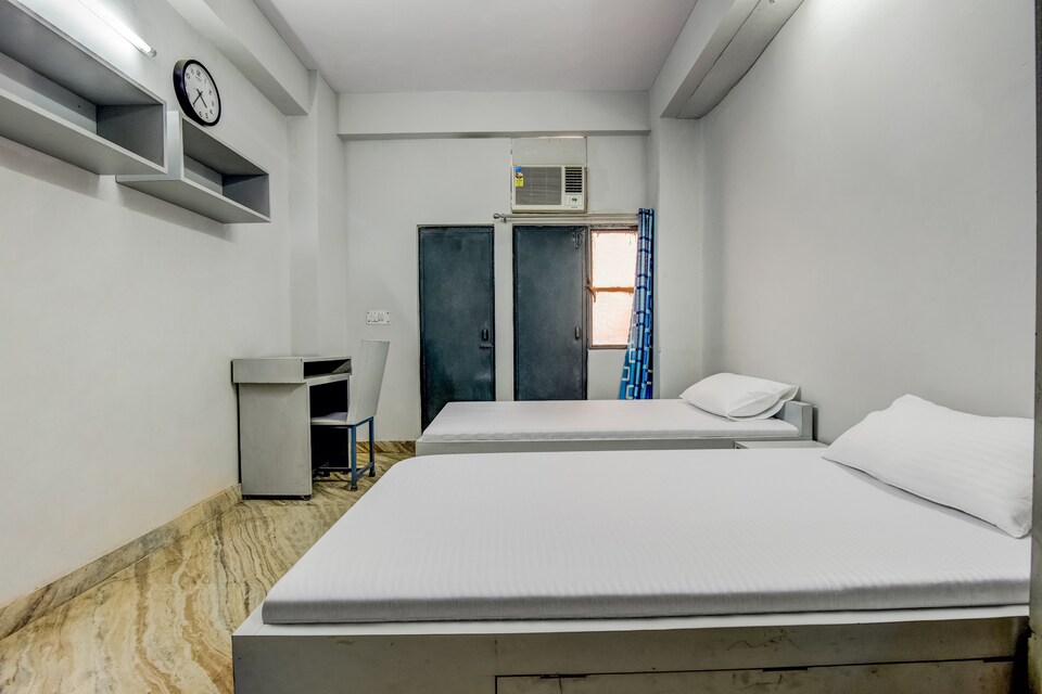 OYO LIFE NOD581 HMR Hostel, Pari Chowk, Greater Noida