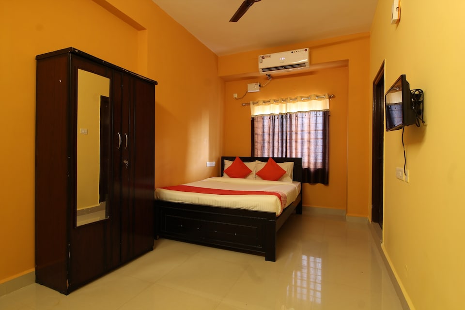 OYO 37420 Shubham Homes, Financial District-II, Hyderabad