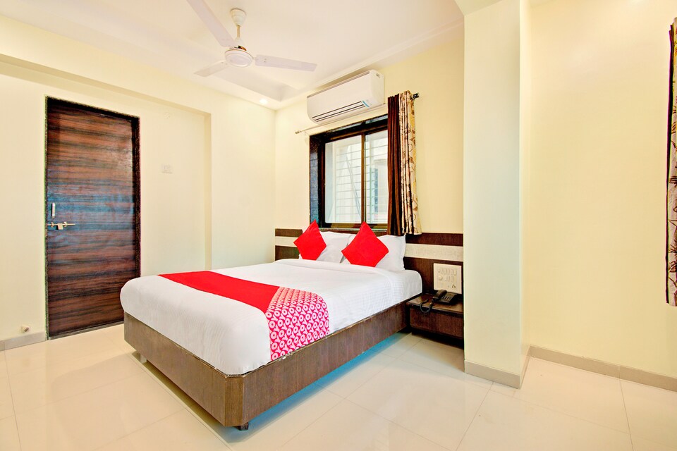 OYO 37421 Hotel Palkhi, Temple Area Shirdi, Shirdi