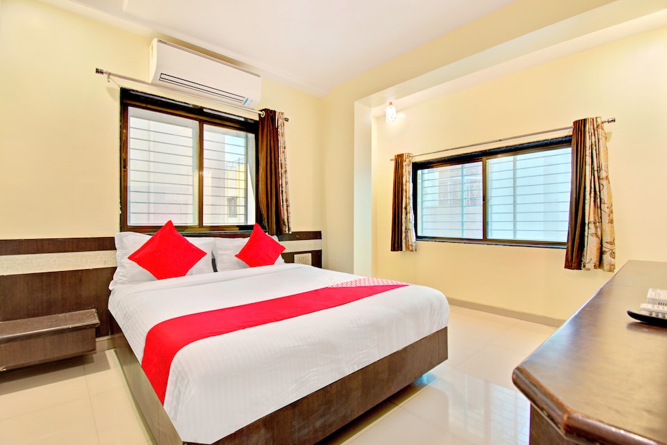 OYO 37421 Hotel Palkhi, Temple Area Shirdi, Shirdi