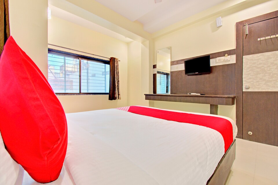OYO 37421 Hotel Palkhi, Temple Area Shirdi, Shirdi