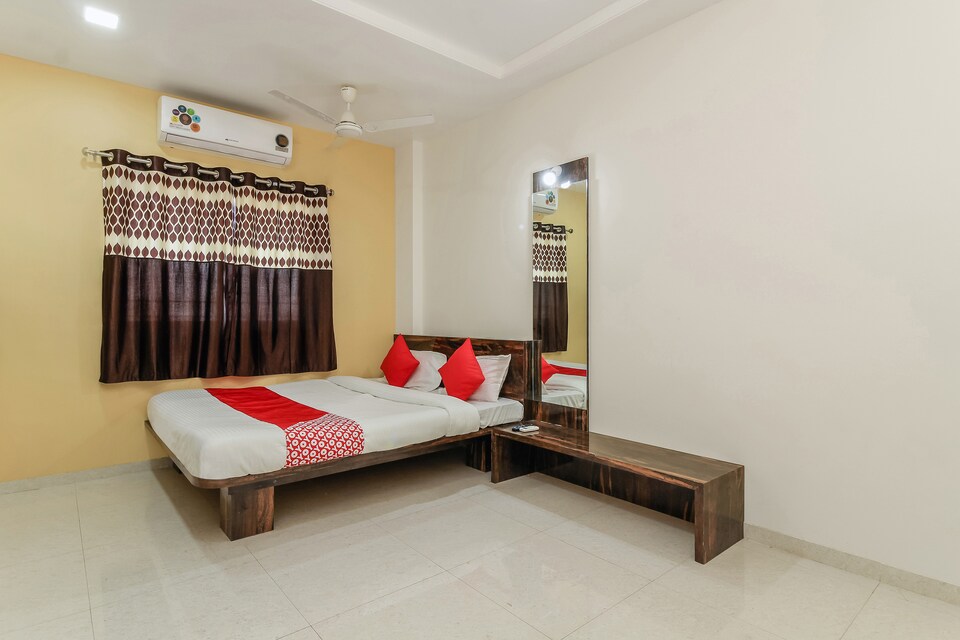 OYO 37429 Royal Rooms, Solapur, Solapur