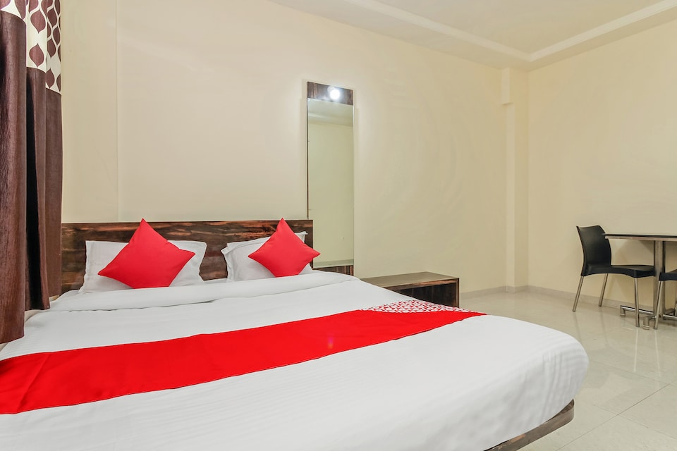 OYO 37429 Royal Rooms, Solapur, Solapur
