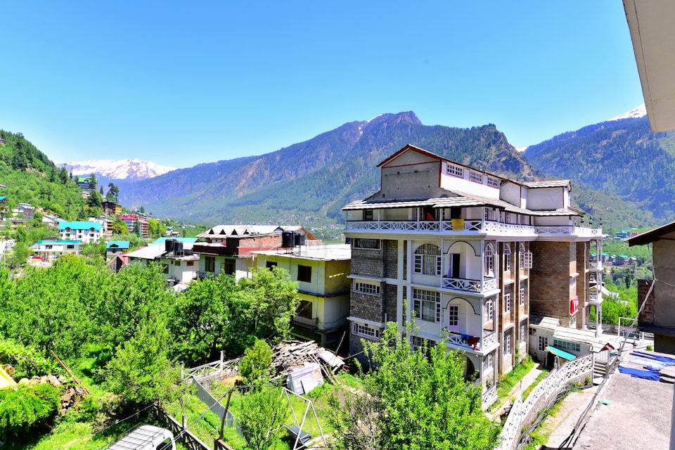 OYO 37430 The Royal, Kanyal Road, Manali