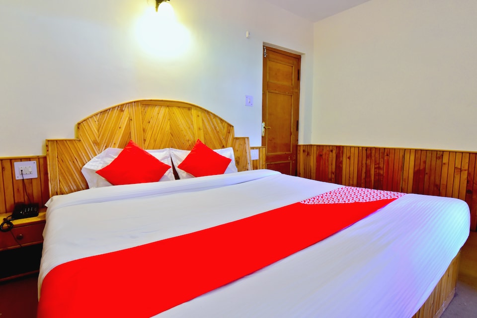 OYO 37430 The Royal, Kanyal Road, Manali