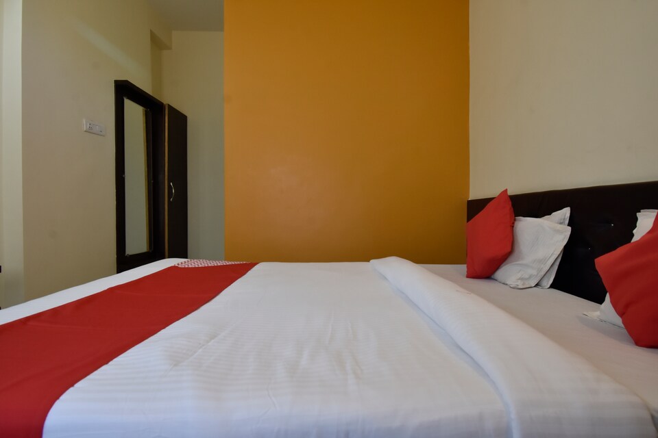 OYO 37431 Hotel Stardom, Chikhaldara, Amravati