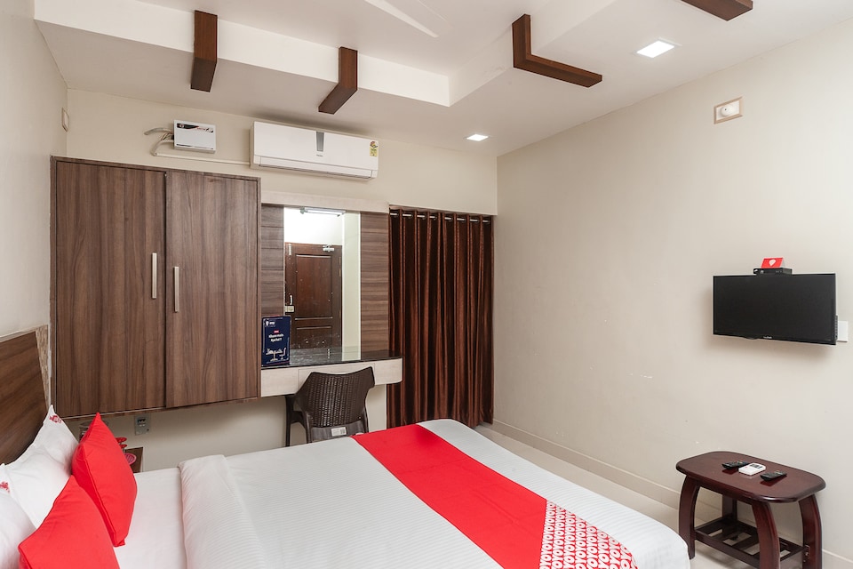 OYO 37437 Shri Annamalai Residency, Tiruchendur Temple, Tiruchendur