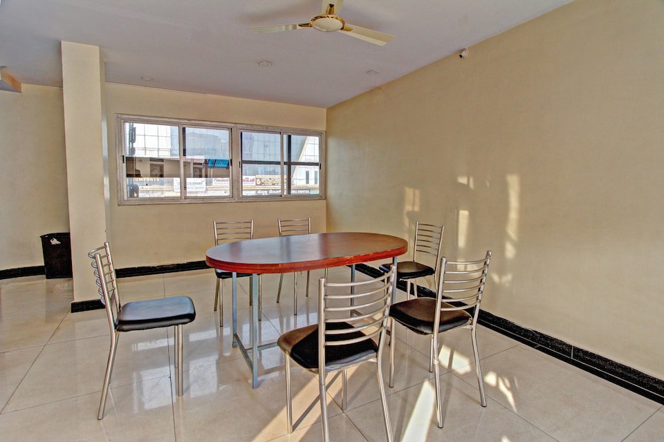 OYO 37461 Bharati Lodge, Hubli, Hubli-Dharwad