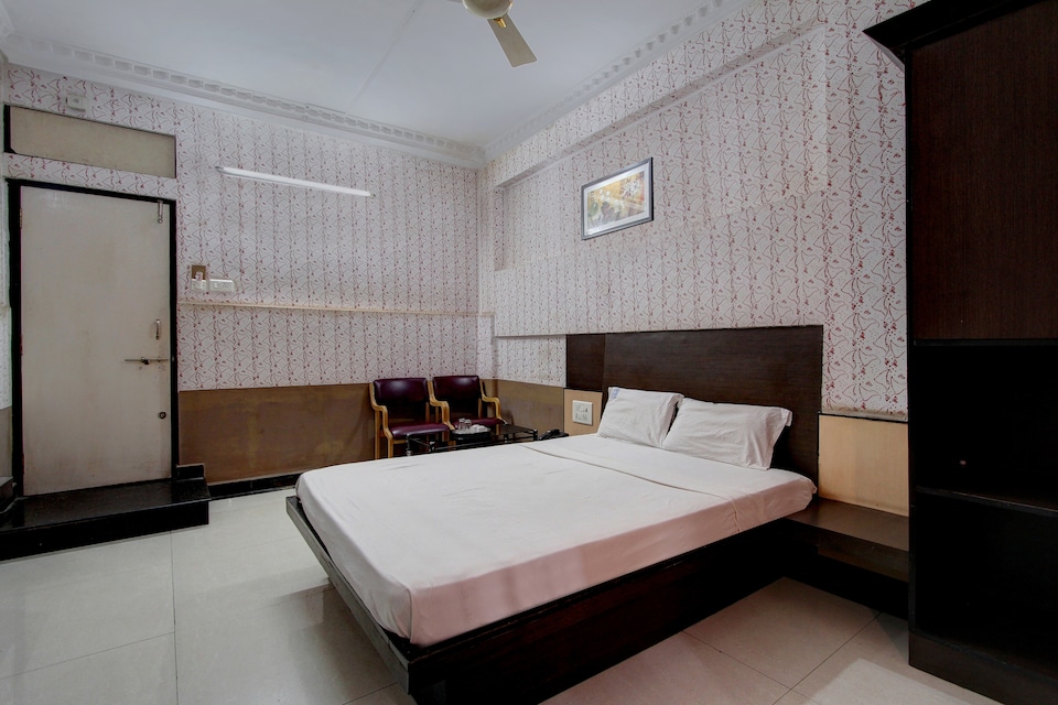 OYO 37461 Bharati Lodge, Hubli, Hubli-Dharwad