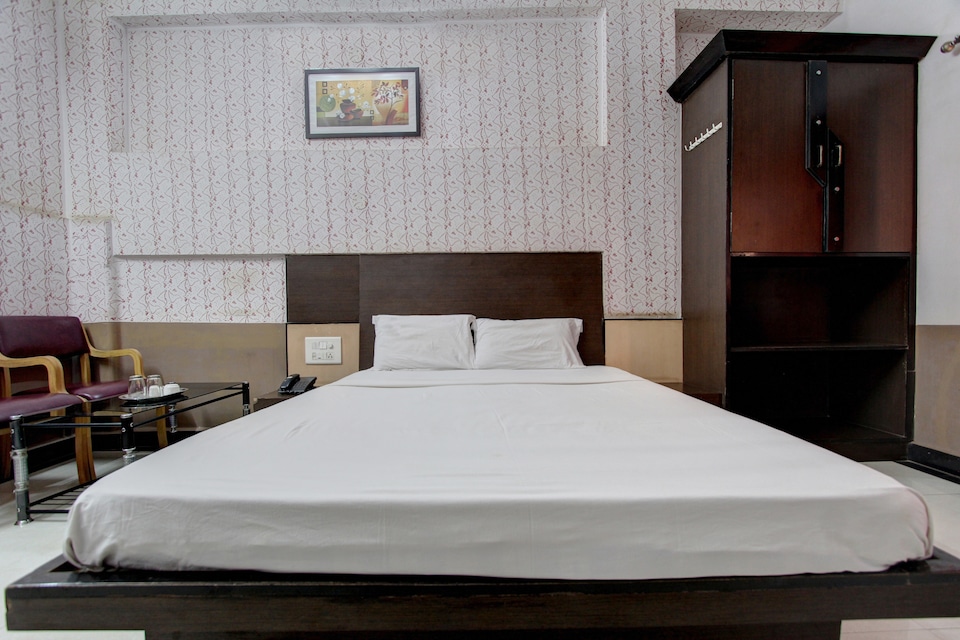 OYO 37461 Bharati Lodge, Hubli, Hubli-Dharwad