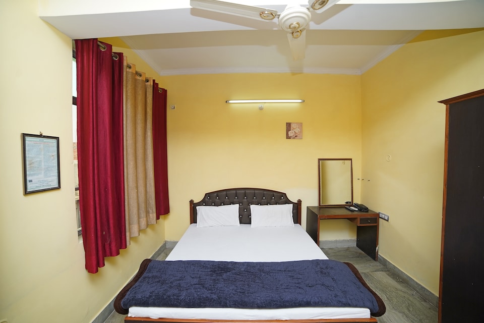 SPOT ON 37463 Hotel Arsh Palace, Rampur, Rampur