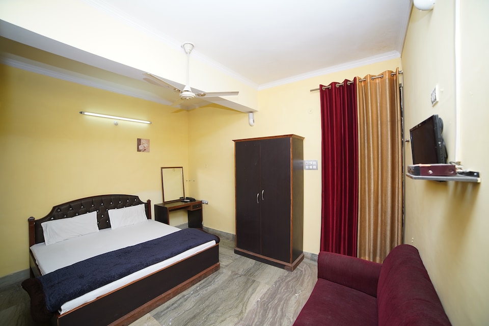 SPOT ON 37463 Hotel Arsh Palace, Rampur, Rampur