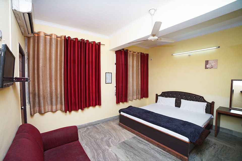 SPOT ON 37463 Hotel Arsh Palace, Rampur, Rampur