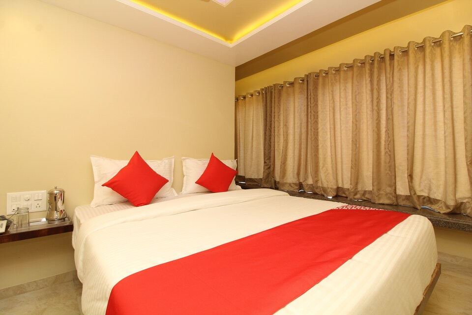 OYO 37468 Nisha Lodging, Solapur, Solapur
