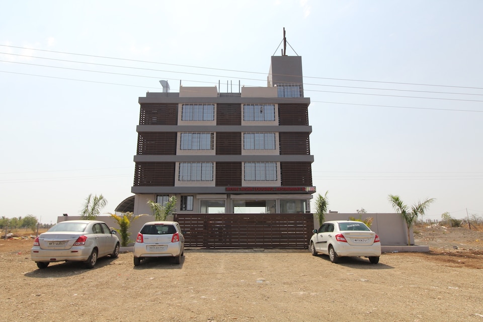 OYO 37468 Nisha Lodging, Solapur, Solapur