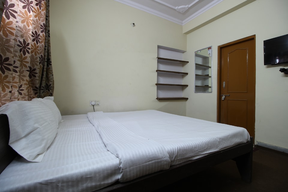 SPOT ON 37471 Mohit Guest House, Jaipur Airport, Jaipur