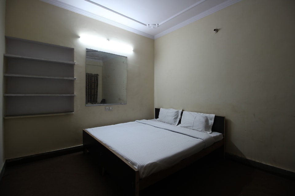 SPOT ON 37471 Mohit Guest House, Jaipur Airport, Jaipur